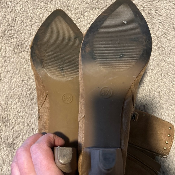 Universal Thread Women's Lona Microsuede Studded Heeled Booties 8.5 - Picture 6 of 6